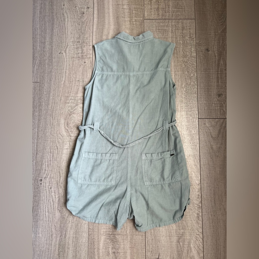 O’NEILL Lucas Woven Romper Size Medium - Picture 8 of 10